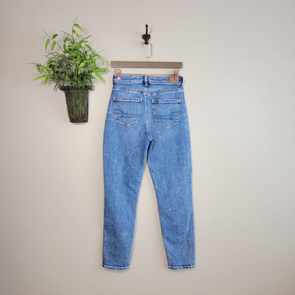 American Eagle Mom Jeans Tapered Leg Hi Rise Ripped Destroyed Medium Blue AE 2 - Picture 8 of 10